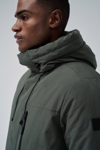 PARKA COM CAPUZ PARKA COM CAPUZ