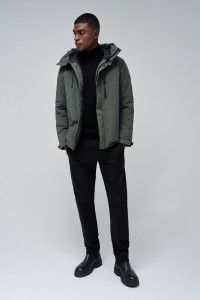 PARKA COM CAPUZ PARKA COM CAPUZ