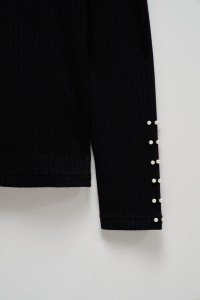 FINE RIBBED KNIT SWEATER