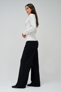 FINE RIBBED KNIT SWEATER