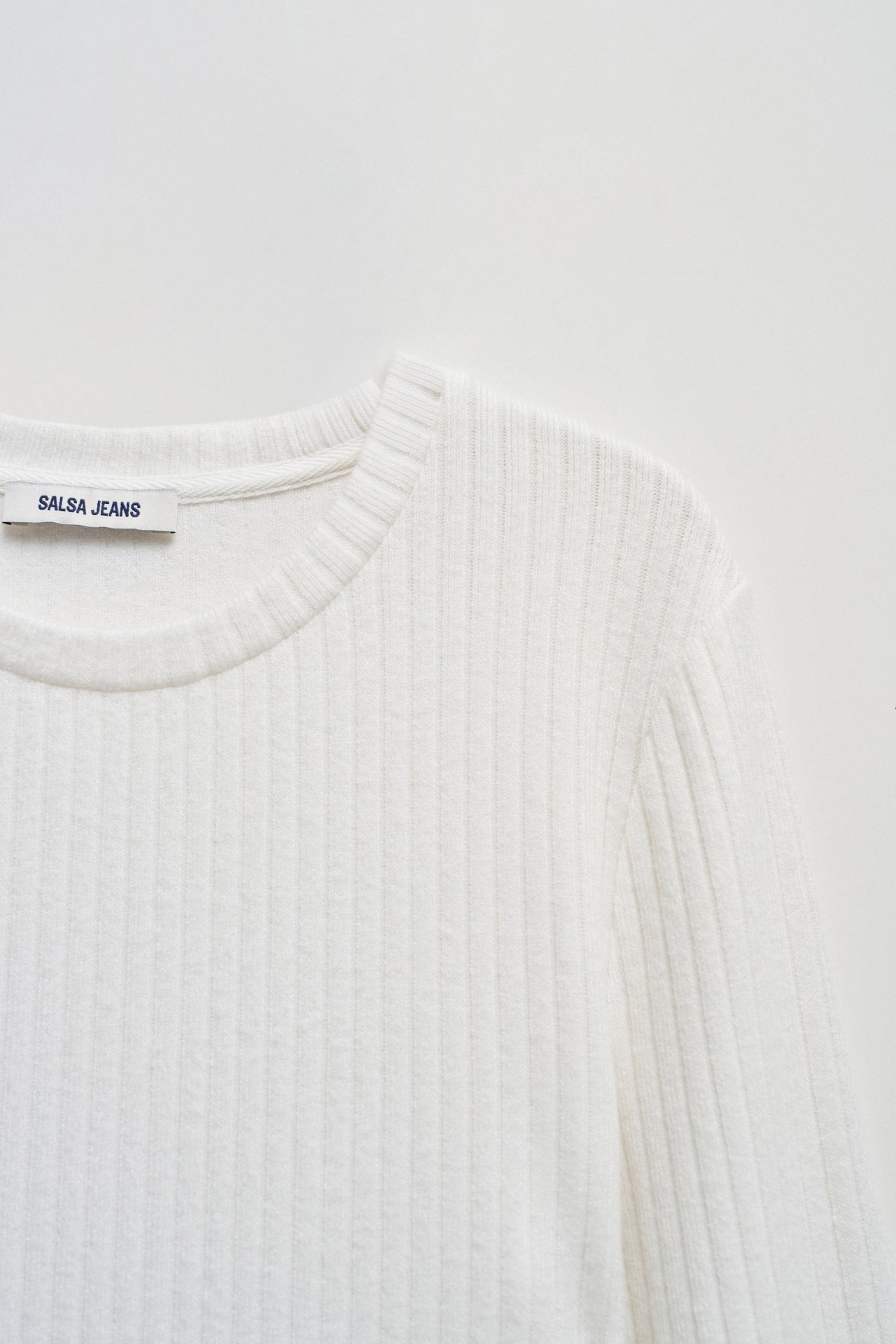 FINE RIBBED KNIT SWEATER