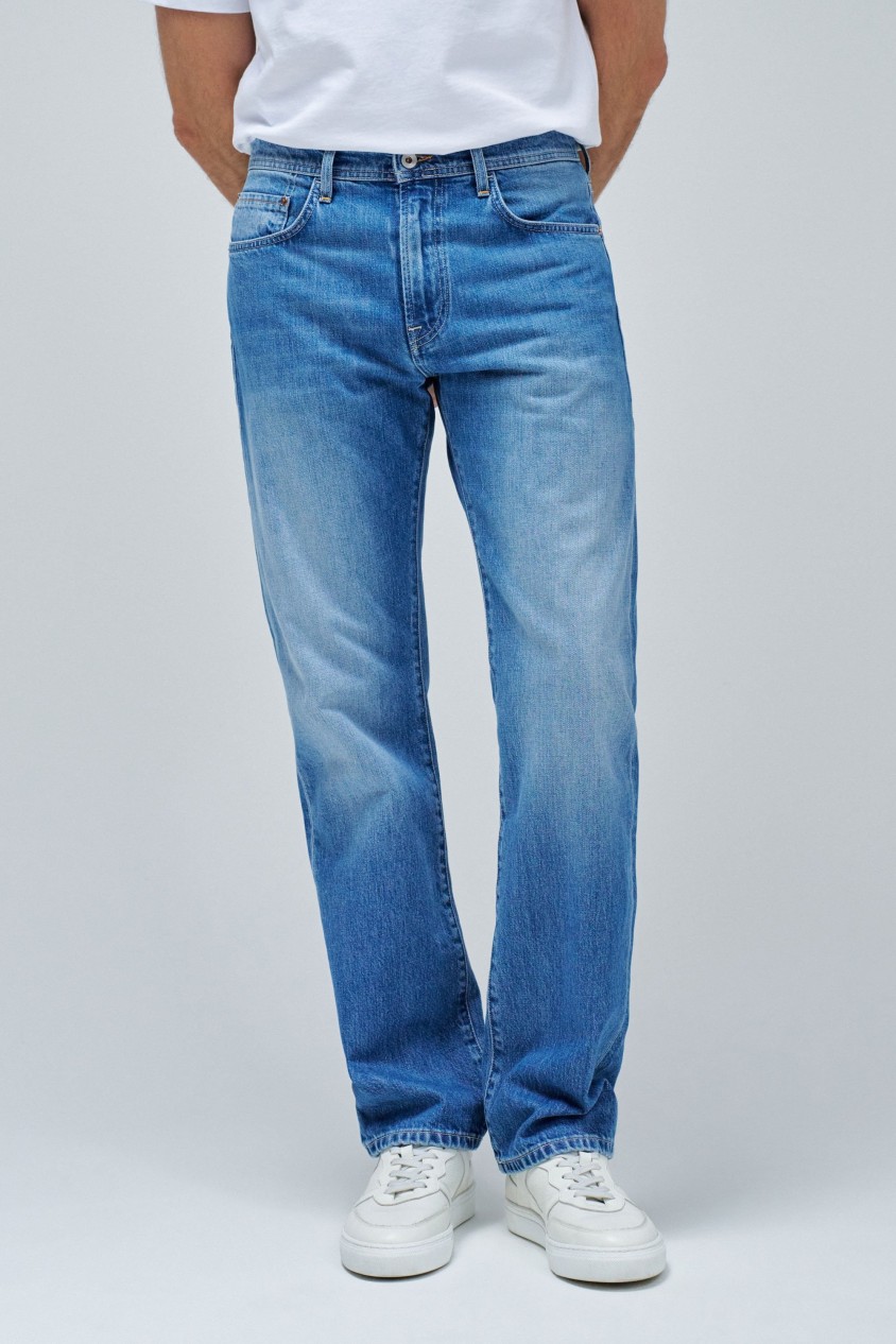 STRAIGHT FIT JEANS