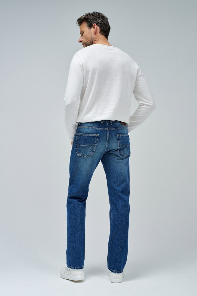 STRAIGHT FIT JEANS