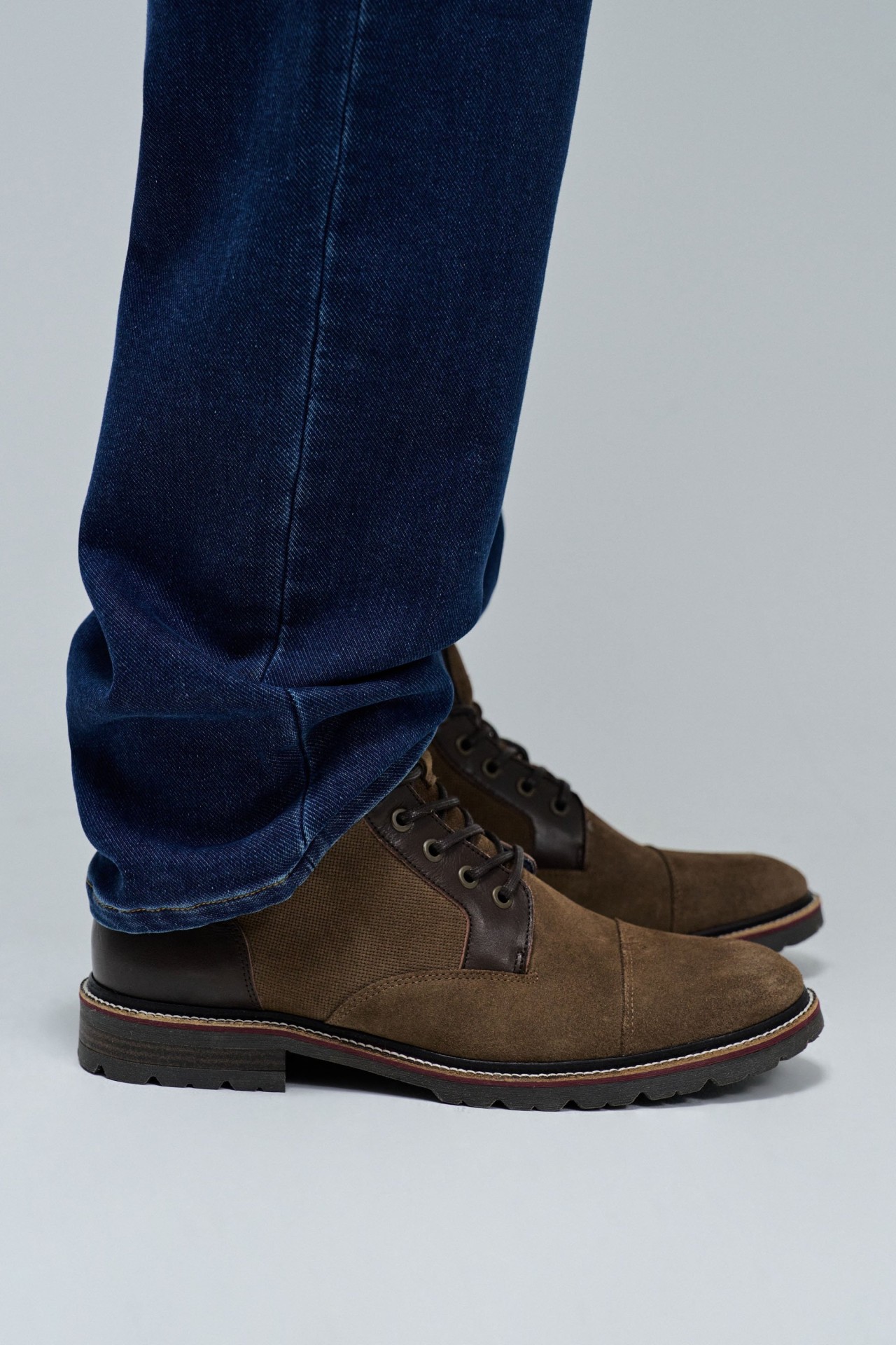 WILDLEDERSTIEFEL MIT SCHN�REN