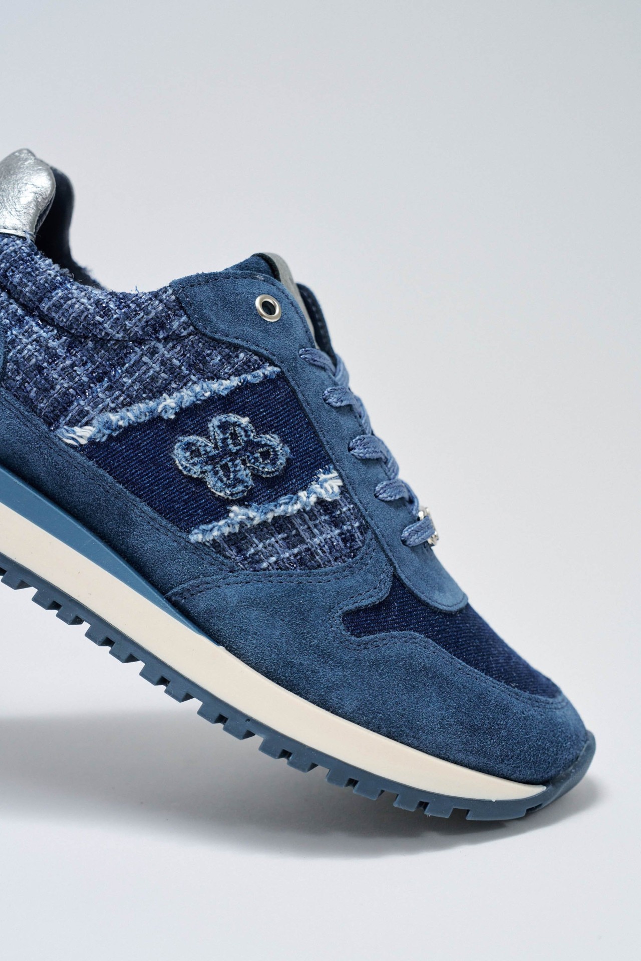 SAPATILHAS COM TWEED