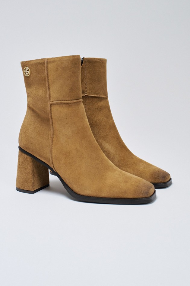 LEATHER BOOTS