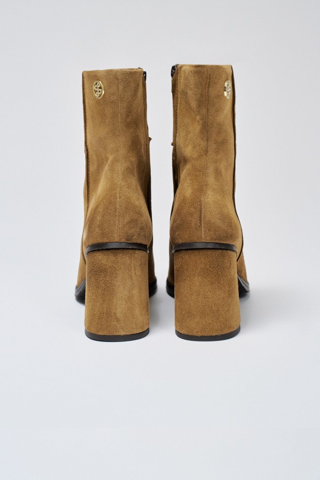 LEATHER BOOTS