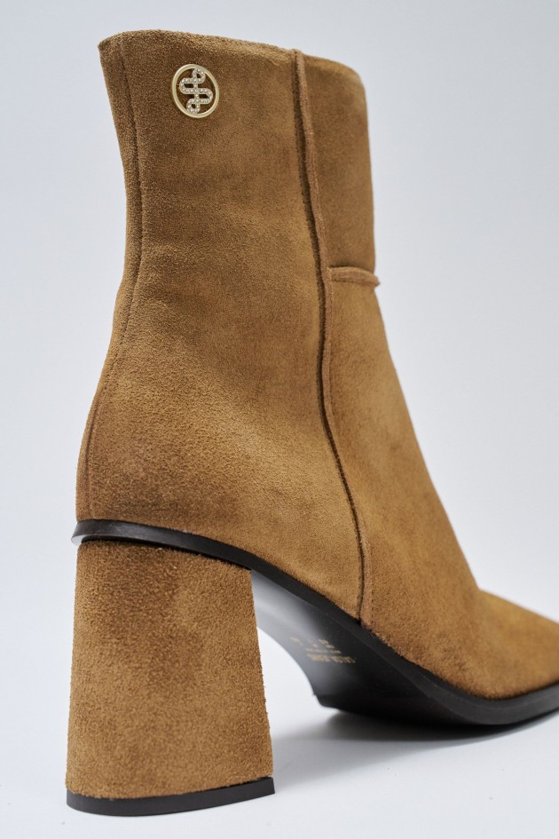 LEATHER BOOTS