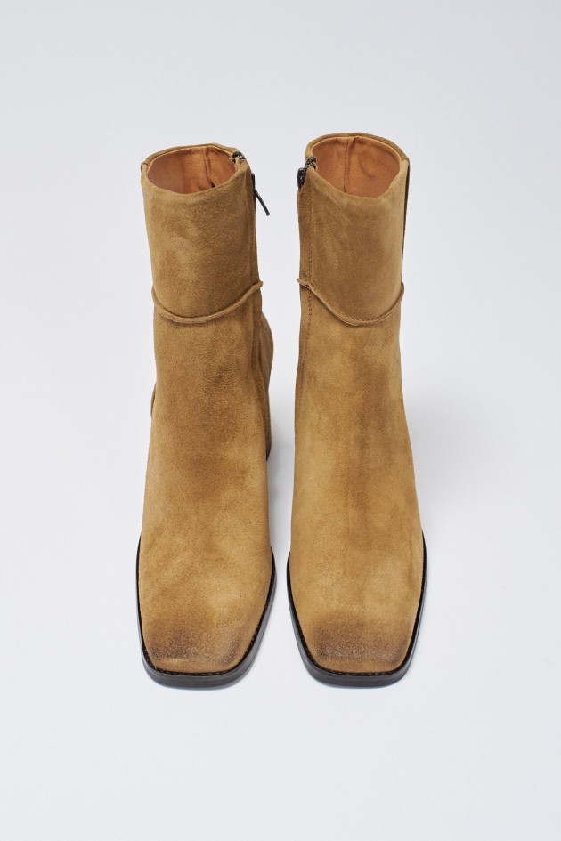 LEATHER BOOTS