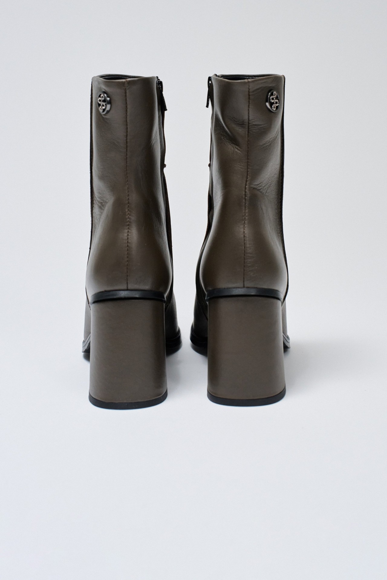 BOTAS EM PELE