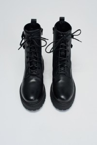 BOTAS EM PELE