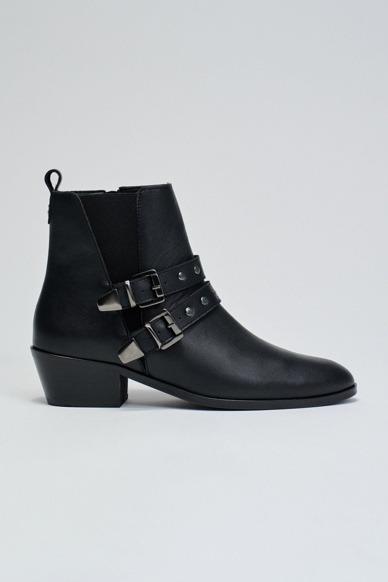 BOTINS DE PELE