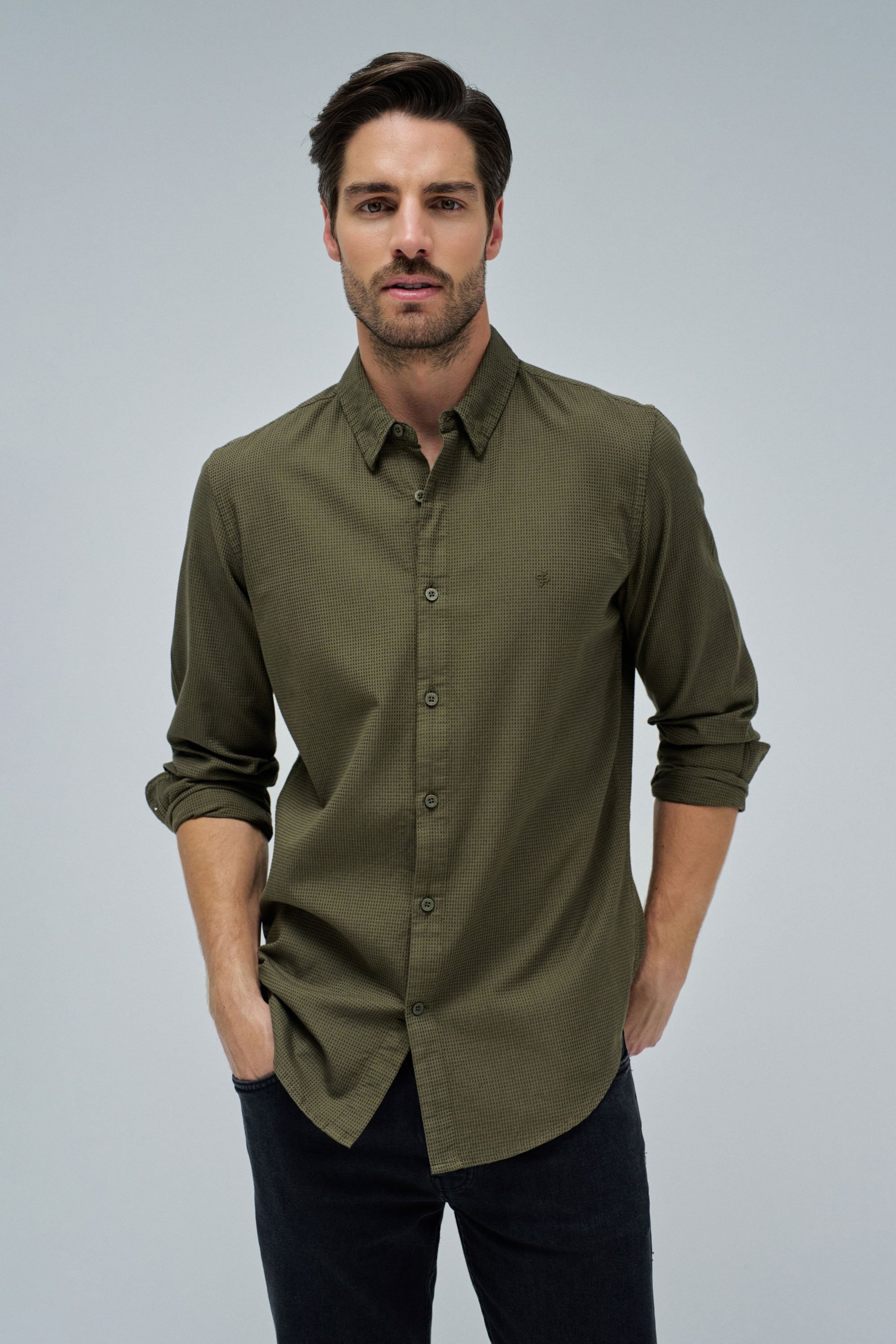 TEXTURIERTES SHIRT