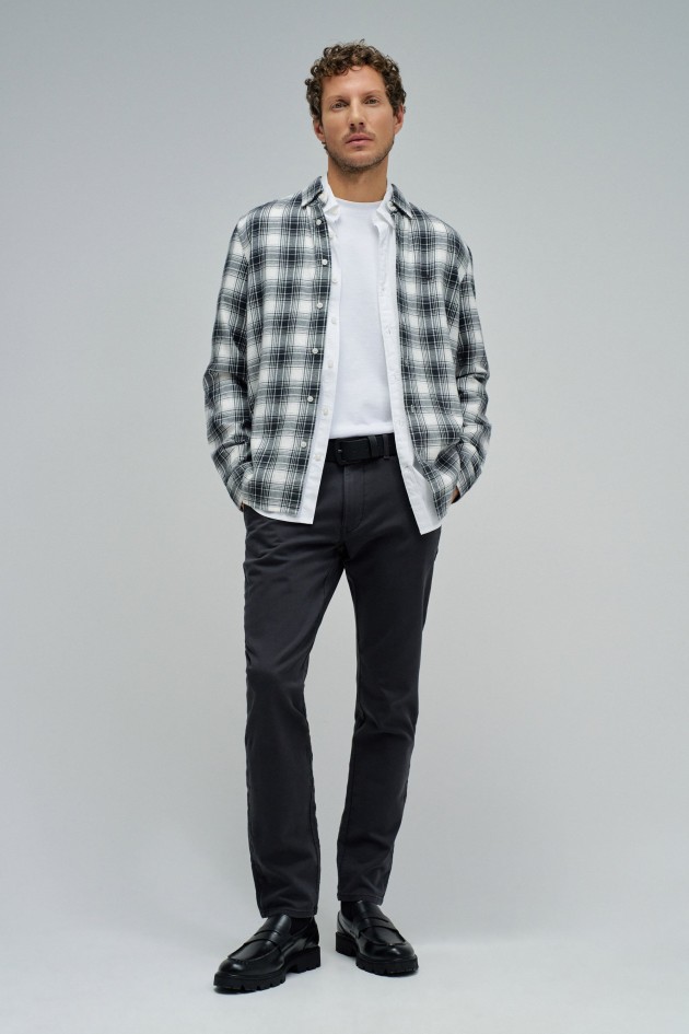 CAMISA CON ESTAMPADO DE CUADROS