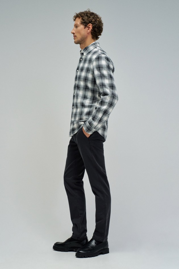 CAMISA CON ESTAMPADO DE CUADROS
