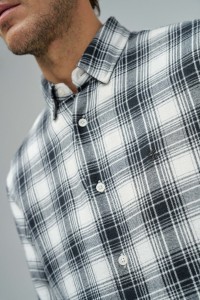 CAMISA COM PADRÃO XADREZ CAMISA COM PADRÃO XADREZ