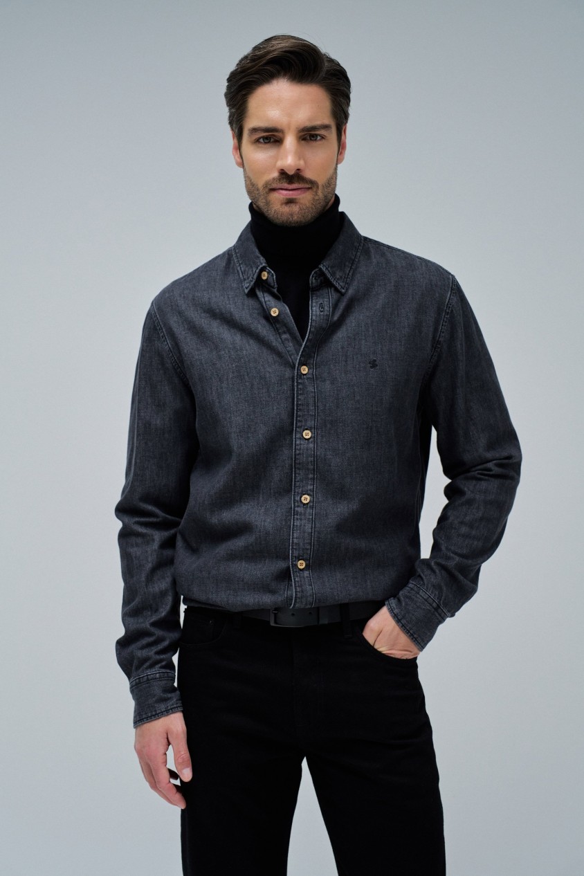 CAMISA EM DENIM