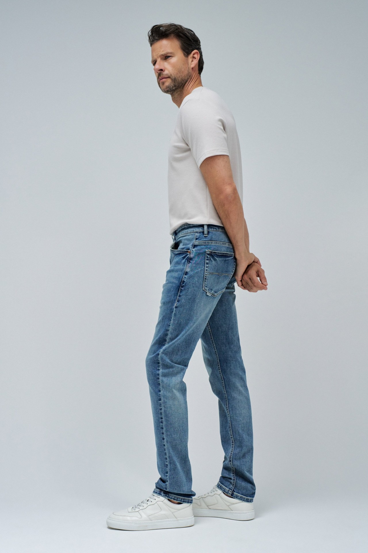 VAQUEROS SLIM FIT S-ACTIV