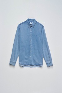 CAMISA EM DENIM LEVE