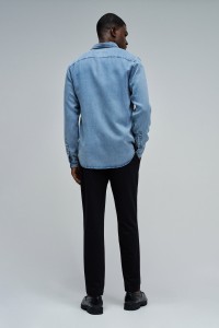 CAMISA EM DENIM LEVE