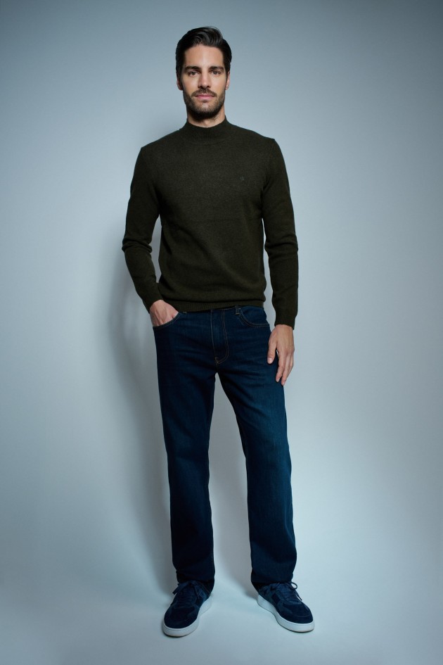 STRAIGHT FIT JEANS