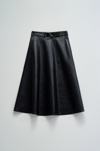 FALDA MIDI EFECTO PIEL CON CINTUR�N