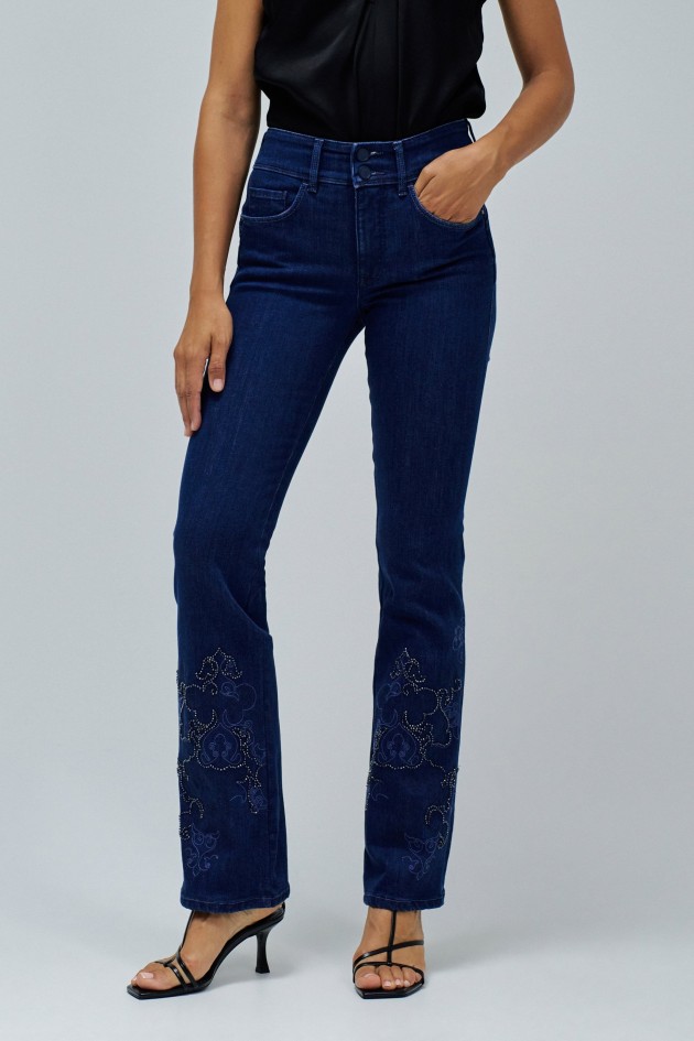 SECRET PUSH IN BOOTCUT JEANS