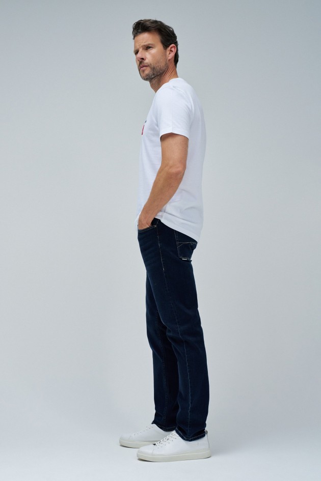 T-SHIRT WITH BRANDING
