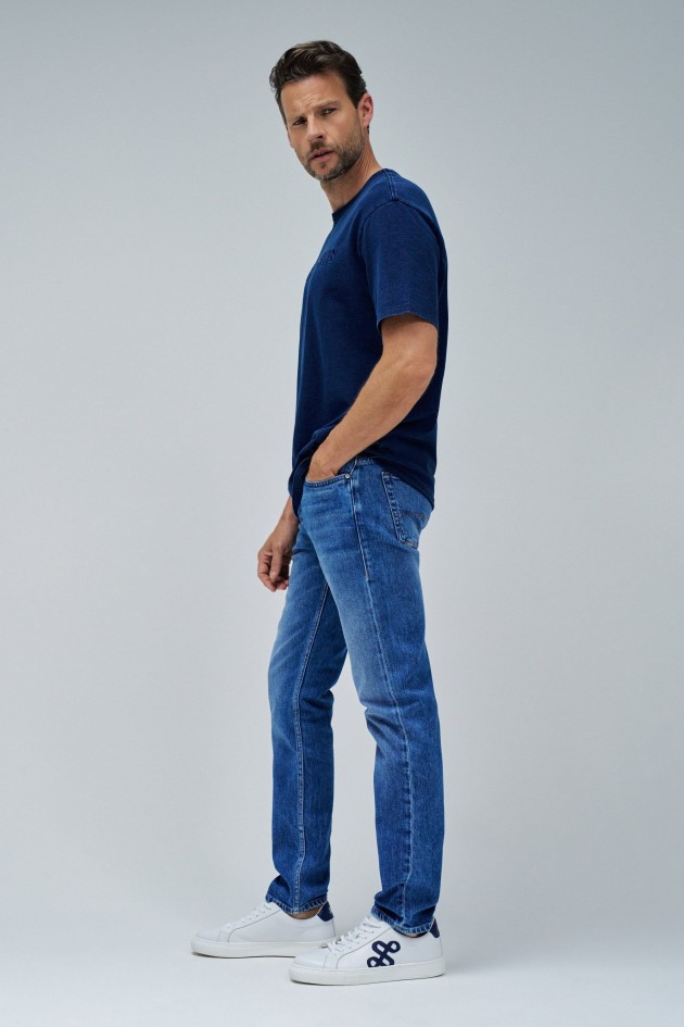 T-SHIRT WITH BRANDING