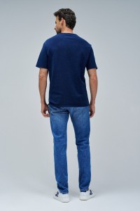 T-SHIRT AVEC LOGO