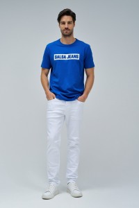 T-SHIRT COM BRANDING EM RELEVO