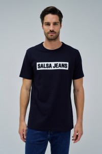 T-SHIRT COM BRANDING EM RELEVO
