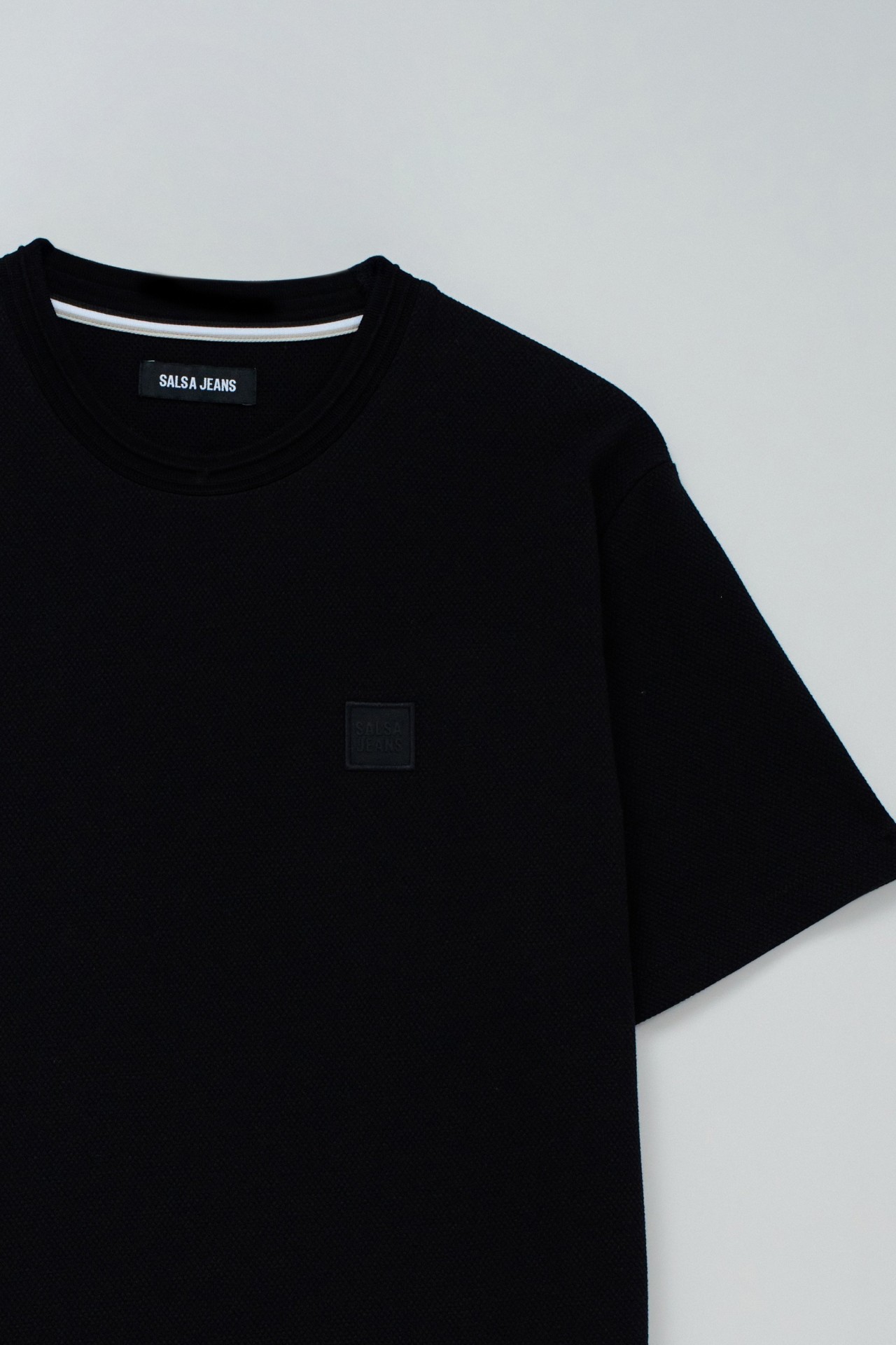 CAMISETA CON TEXTURA