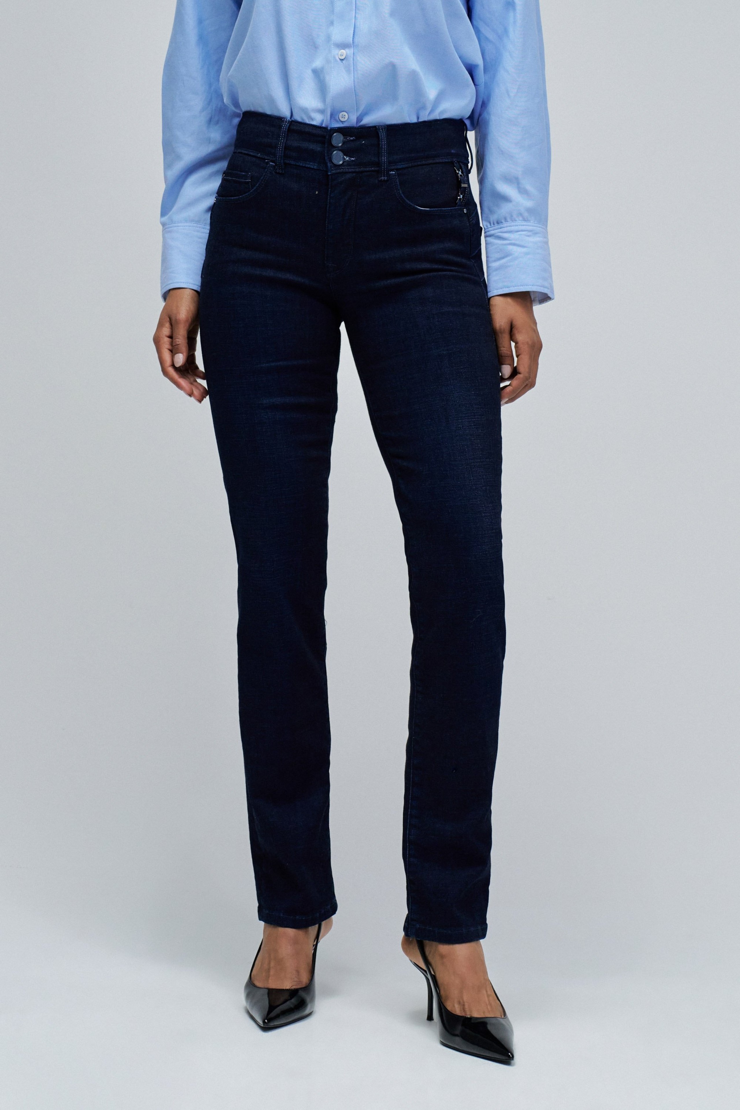 SECRET PUSH IN SLIM JEANS