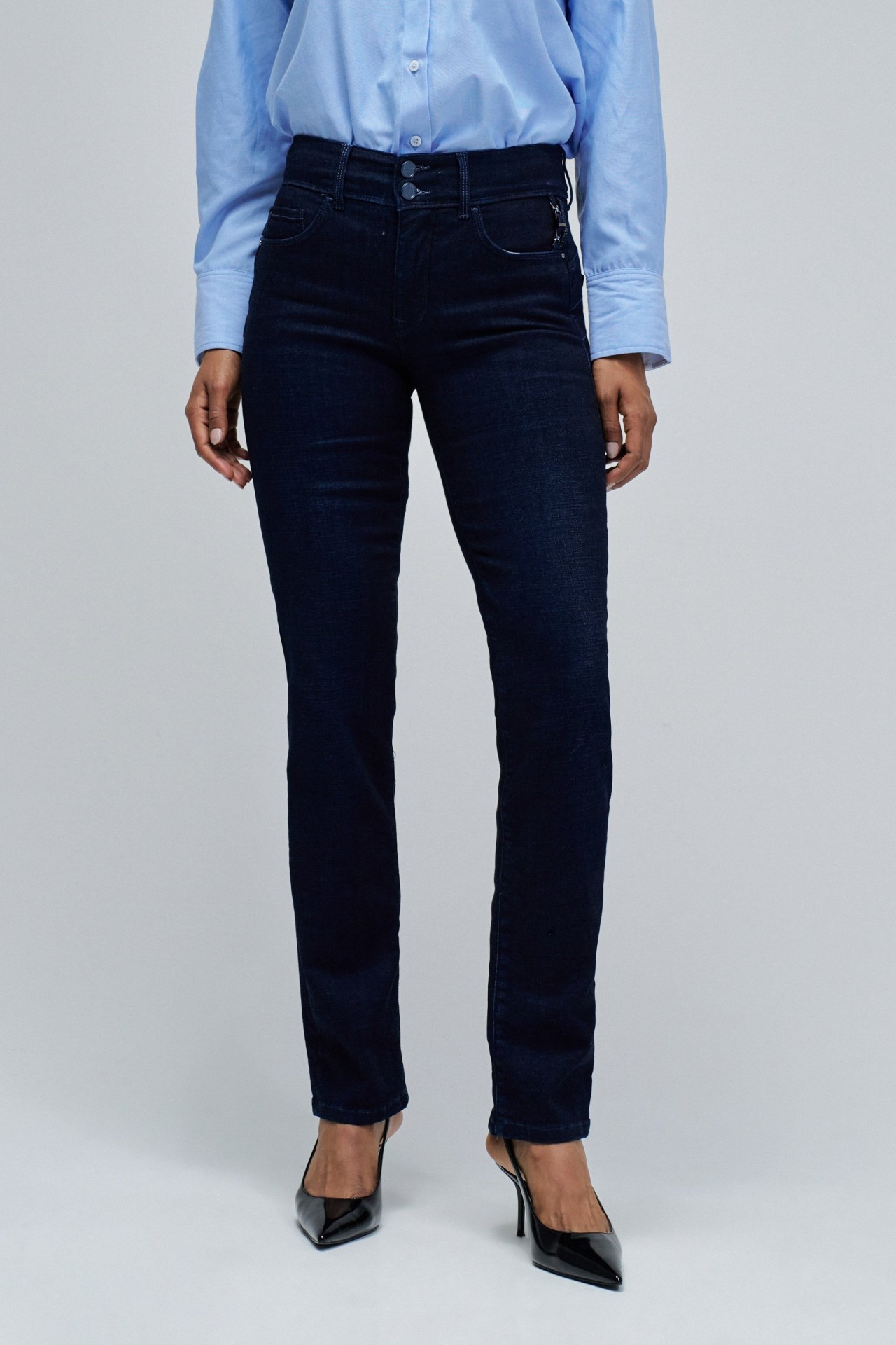 SECRET PUSH IN SLIM JEANS