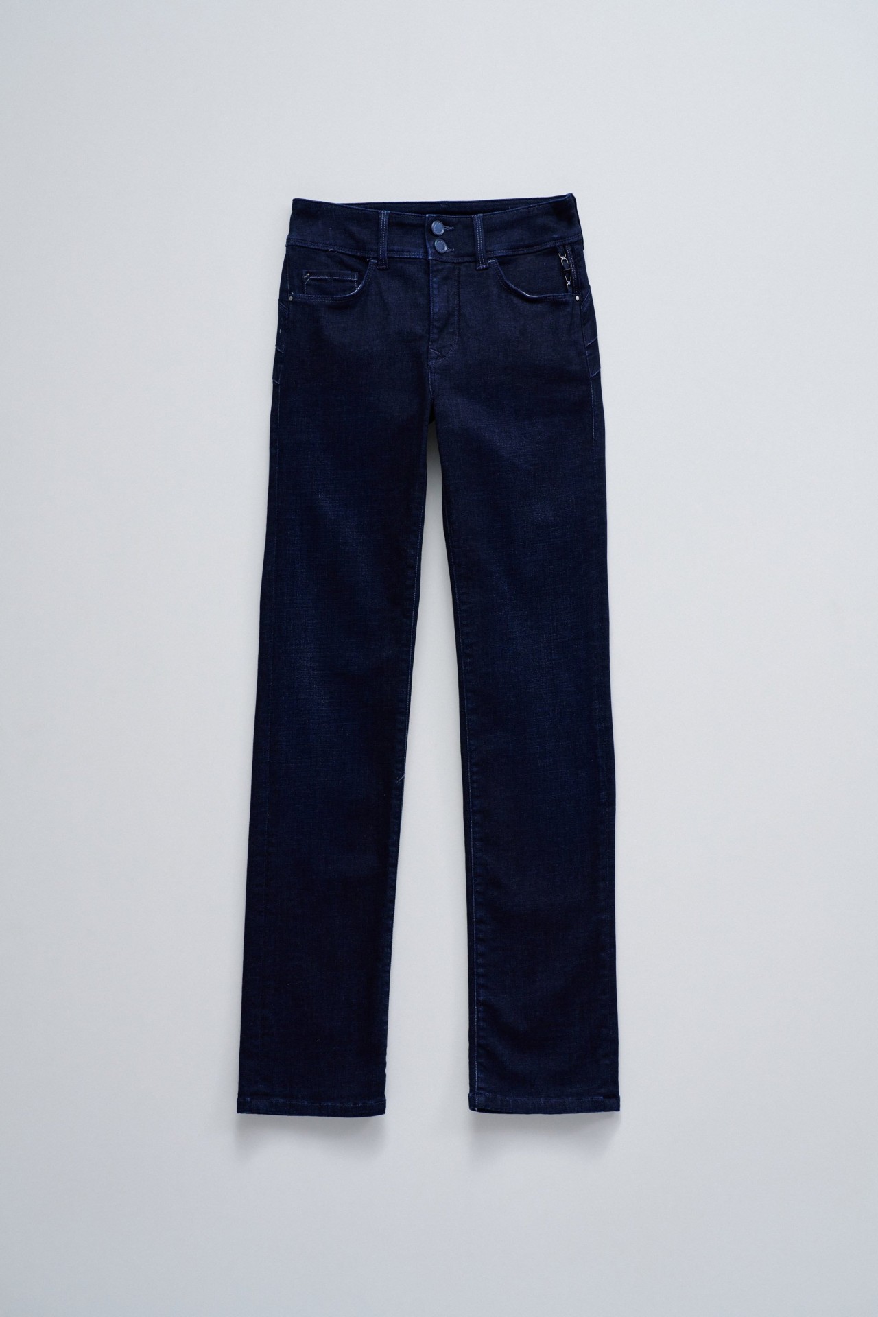 SECRET PUSH IN SLIM JEANS