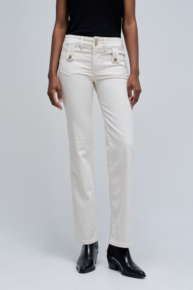 SECRET PUSH IN STRAIGHT JEANS