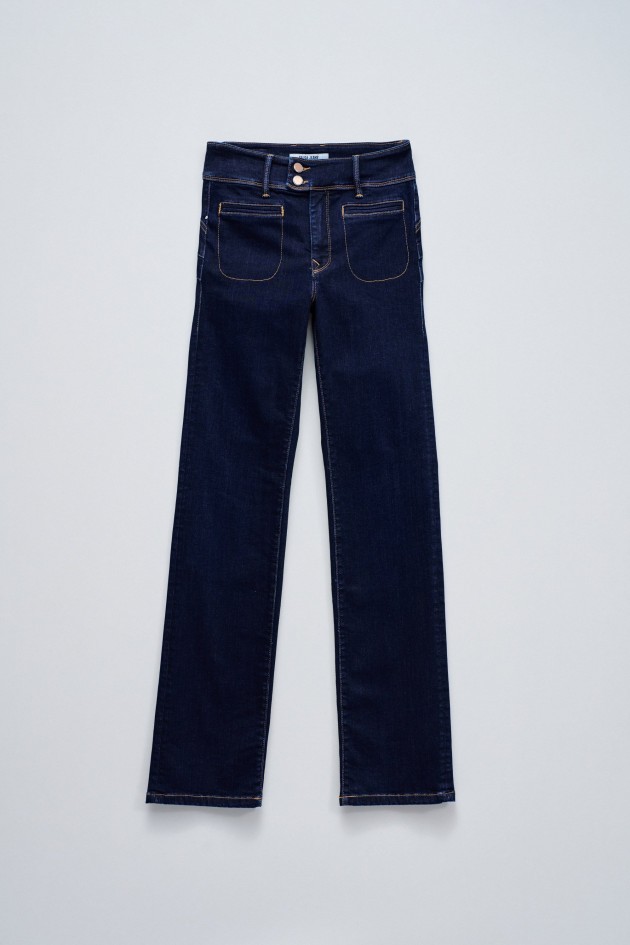 SECRET PUSH IN STRAIGHT JEANS