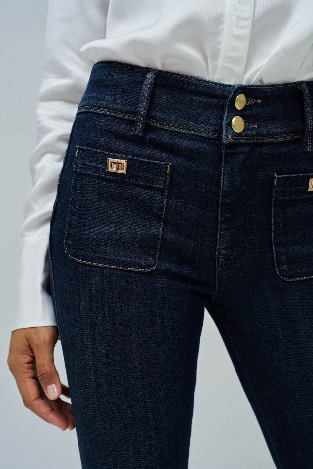 SECRET PUSH IN BOOTCUT JEANS