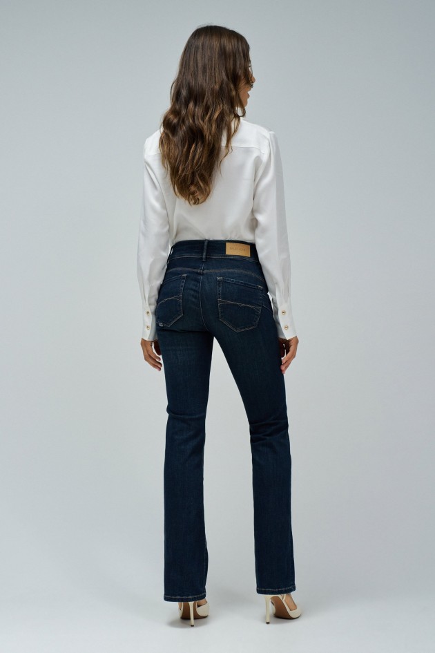 SECRET PUSH IN BOOTCUT JEANS