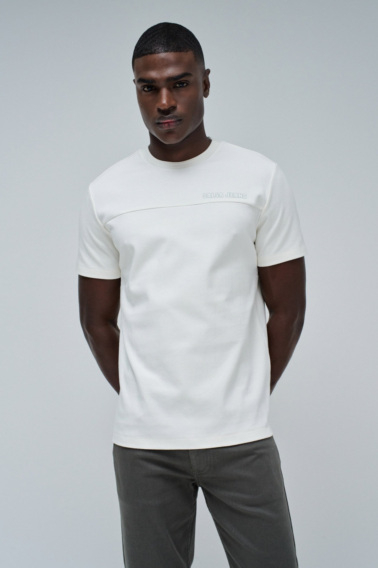 T-SHIRT COM BRANDING