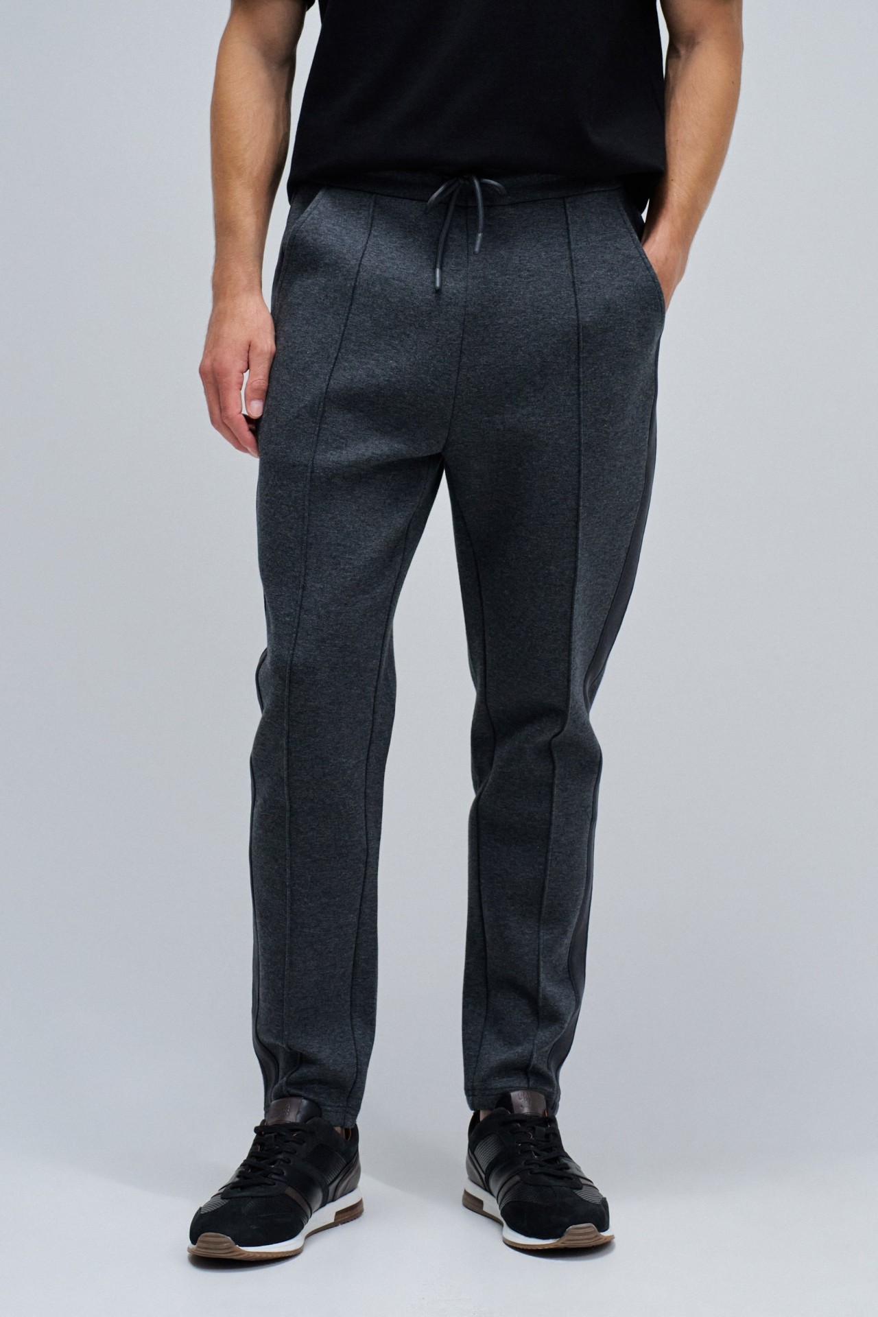CAL�AS JOGGERS EM MALHA