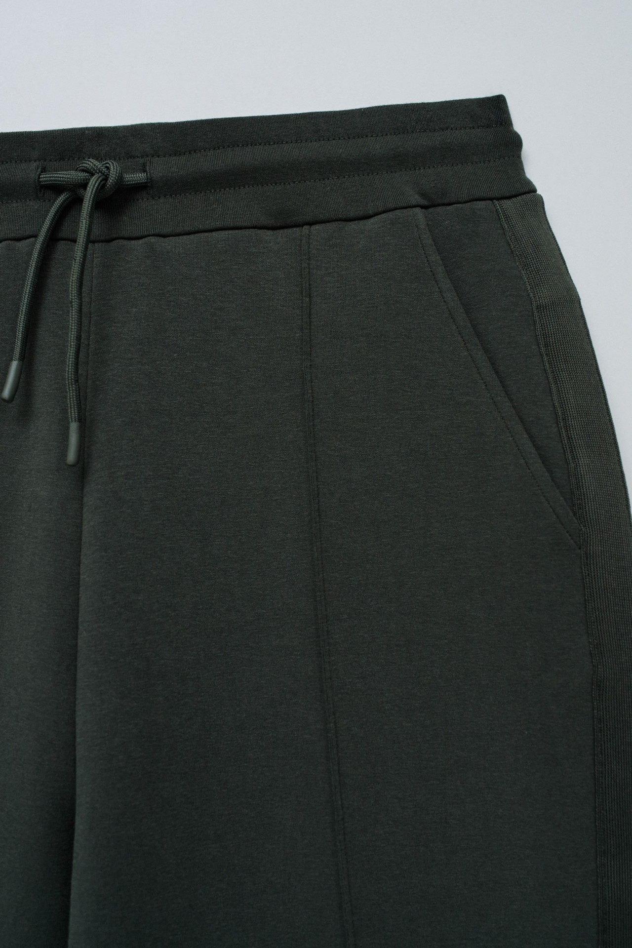 CAL�AS JOGGERS EM MALHA