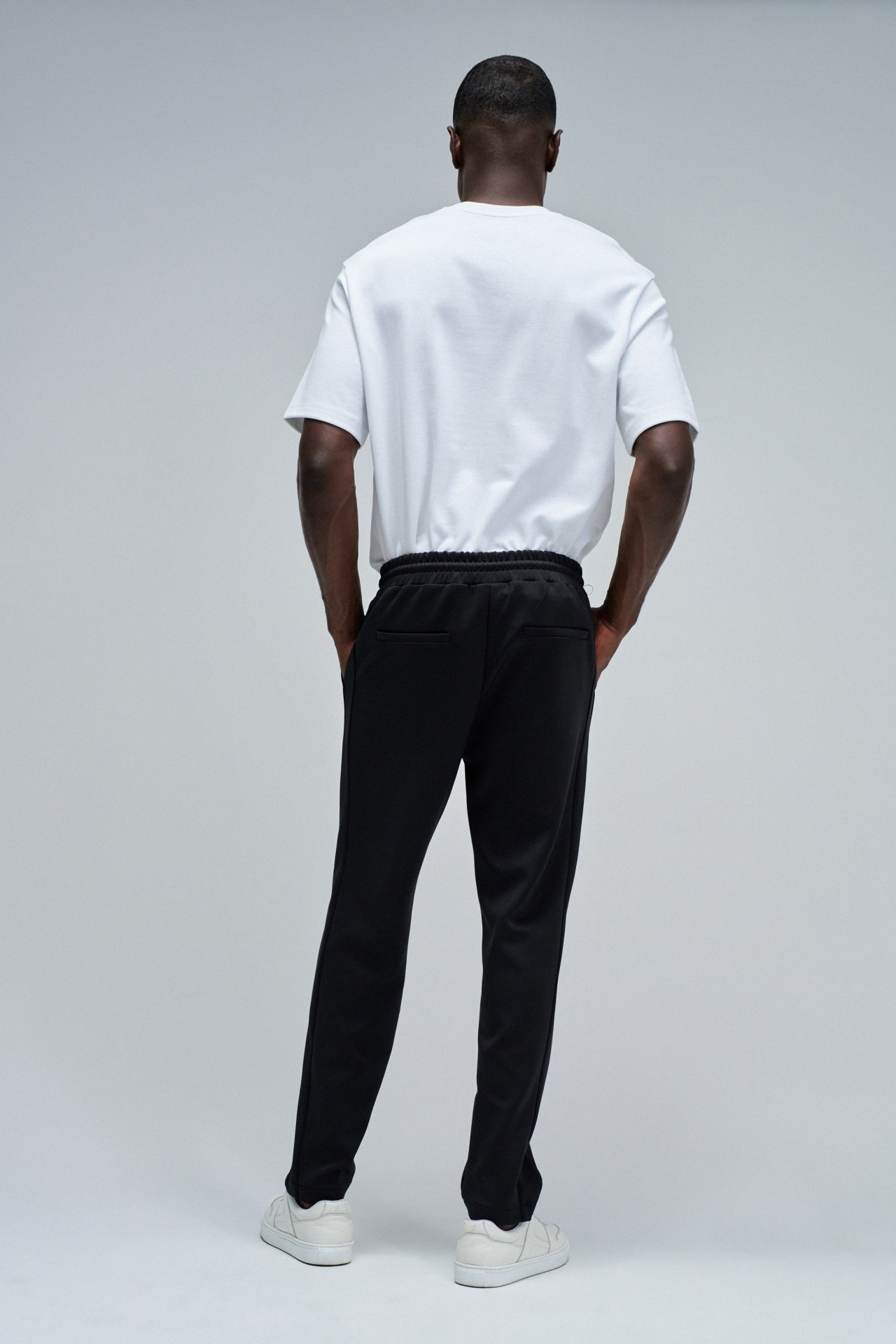 CAL�AS JOGGERS EM MALHA