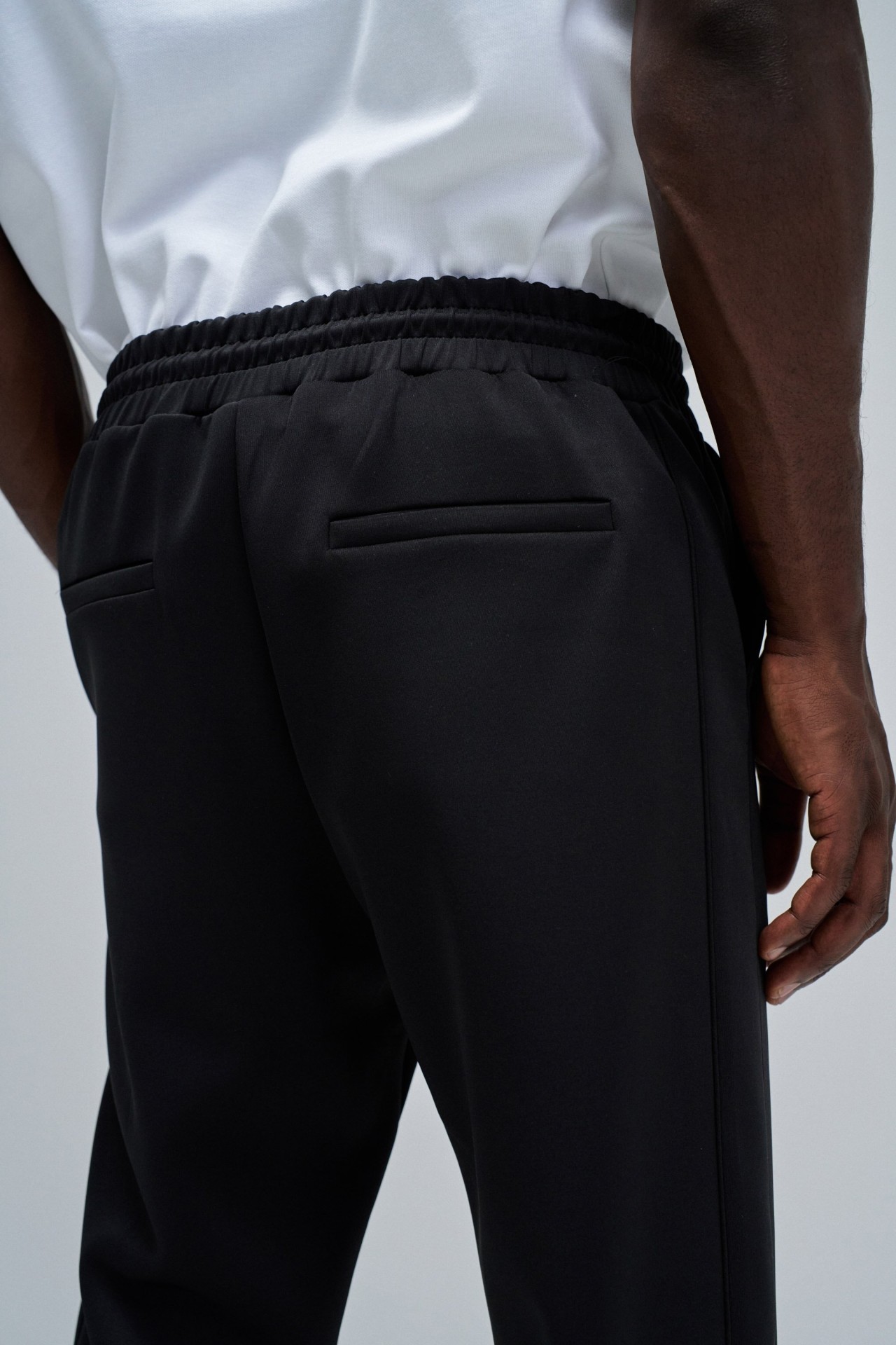 CAL�AS JOGGERS EM MALHA
