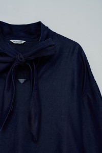 HELLBLAUE BLUSE