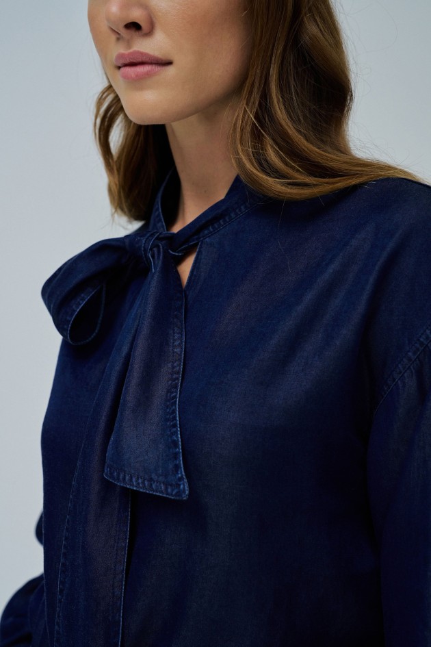 HELLBLAUE BLUSE