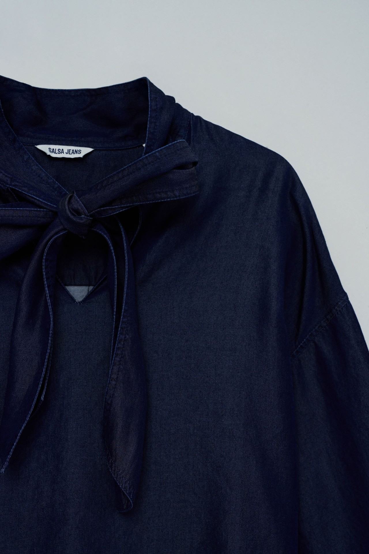 HELLBLAUE BLUSE