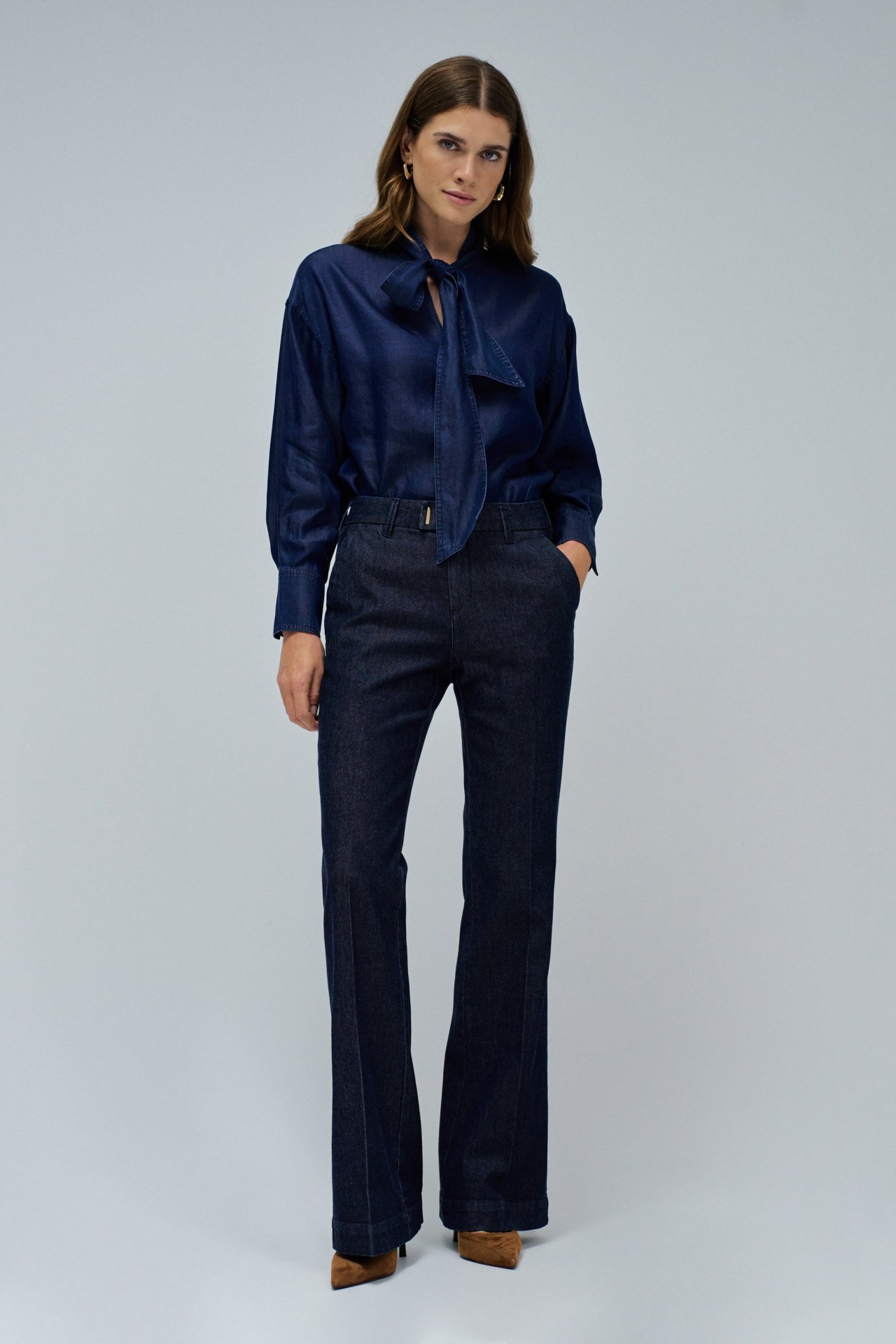 HELLBLAUE BLUSE