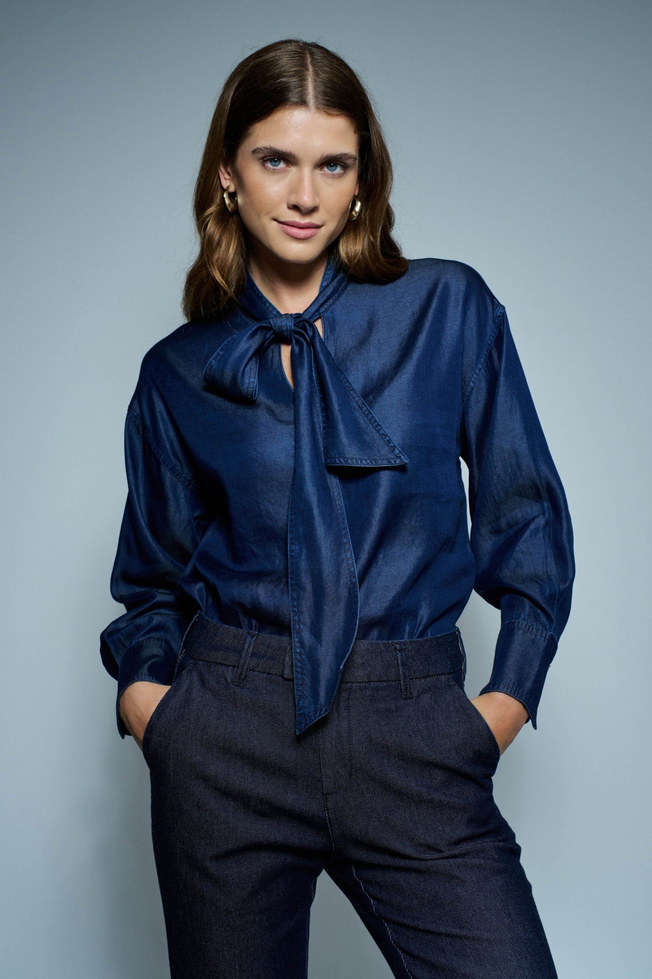 HELLBLAUE BLUSE